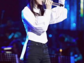 娱乐吃瓜女艺人唱歌,惊艳亮相引热议