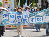 日本民众抗议核污染水排放,捍卫海洋环境与人类健康