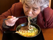 娱乐吃瓜酱老人头像是谁,揭秘“娱乐吃瓜酱老人”头像背后的神秘人物